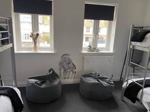 3 soverom, strykejern/-brett, reiseseng for barn og wi-fi (inkludert)