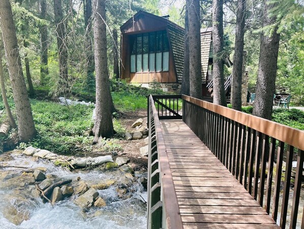 Property grounds - 300 steps to Ski Lift • Hilda's Haven on the Stream • 5BR 2 BA • Huge Yard • Mountain Cabins Utah (Sundance)