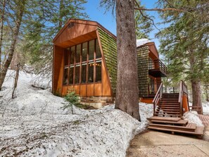Exterior - 300 steps to Ski Lift • Hilda's Haven on the Stream • 5BR 2 BA • Huge Yard • Mountain Cabins Utah (Sundance)