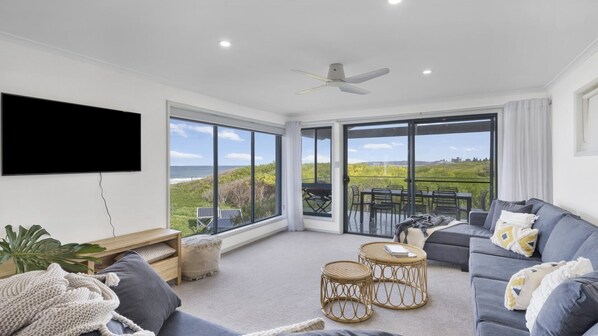 TV - Clear Water at The Entrance by HolidayCo. (THE ENTRANCE NORTH)