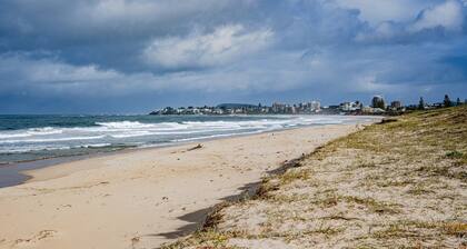 Clear Water at The Entrance by HolidayCo.
