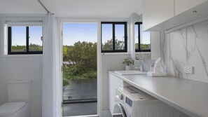 Shower - Clear Water at The Entrance by HolidayCo. (THE ENTRANCE NORTH)