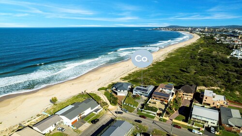 Clear Water at The Entrance by HolidayCo.