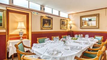 Sarapan ala kontinental di hari kerja (EUR 12 per orang)