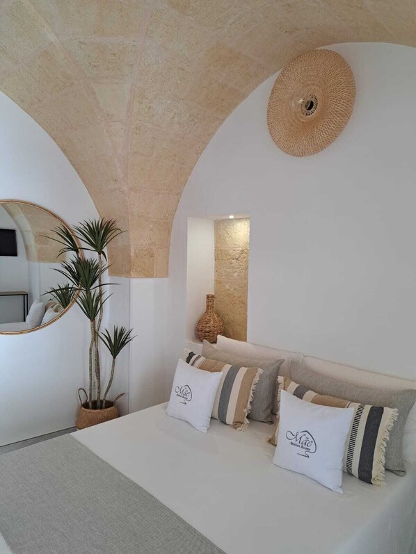 1 bedroom, desk, travel crib, free WiFi