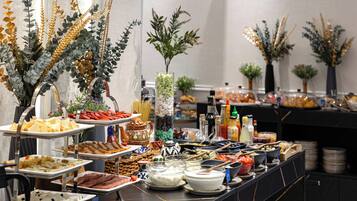 Free daily buffet breakfast