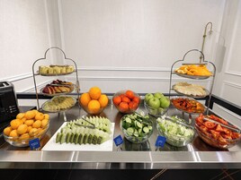 Free daily buffet breakfast
