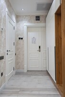 Standard Room, Non Smoking | Desk, laptop workspace, soundproofing, iron/ironing board