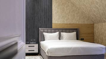 Luxury Room | Living area | TV, heated floors