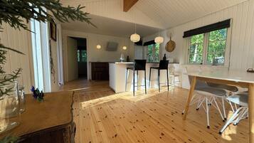 House, 3 Bedrooms, Garden View | Dining