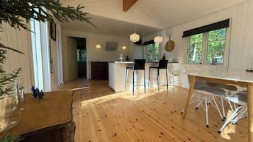 House, 3 Bedrooms, Garden View | Dining