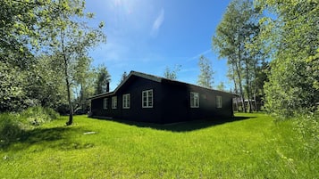 Hus - 3 soveværelser - udsigt til have | Udendørsområde