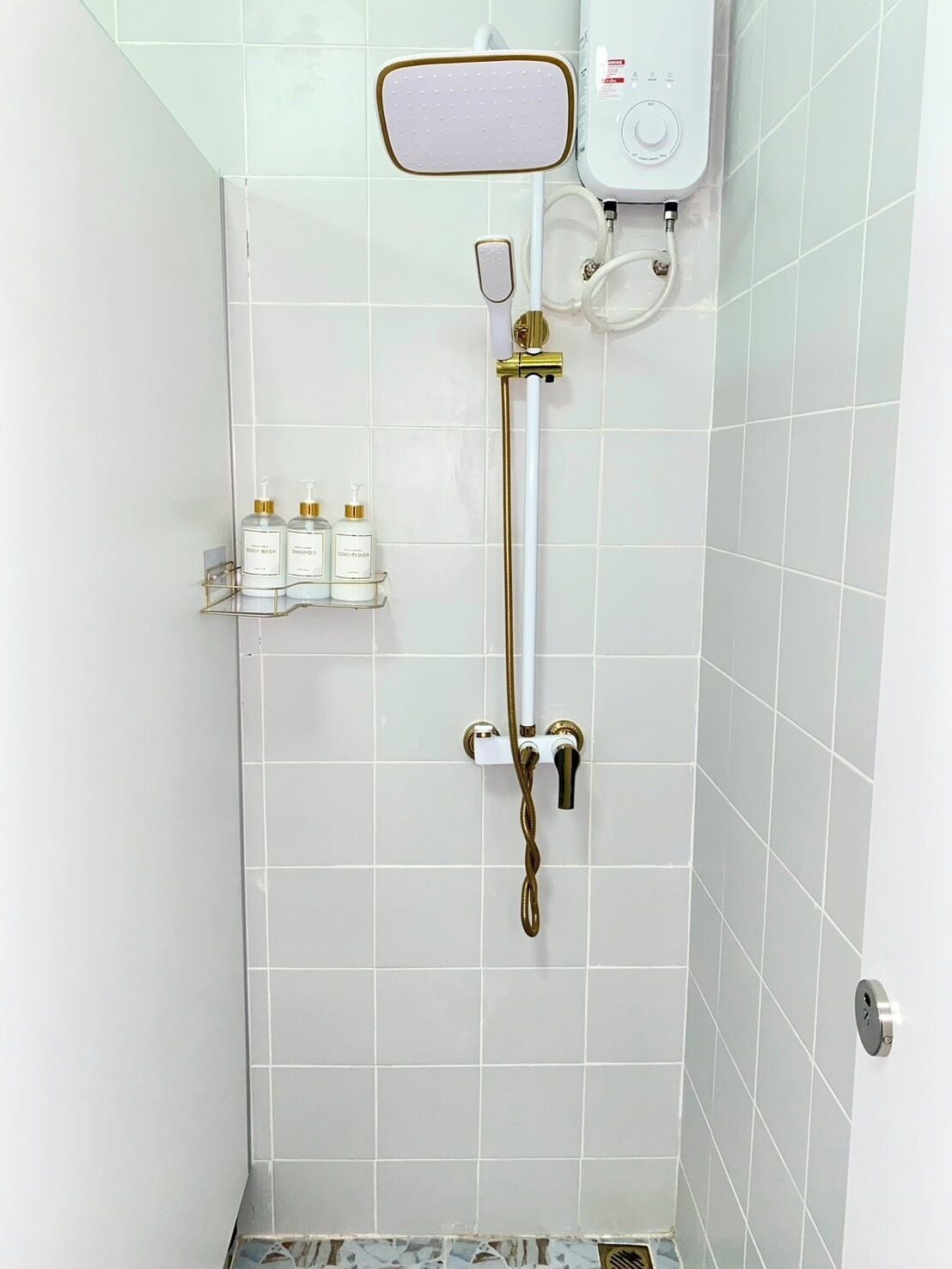 Basic Twin Room | Bathroom | Shower, rainfall showerhead, free toiletries, towels