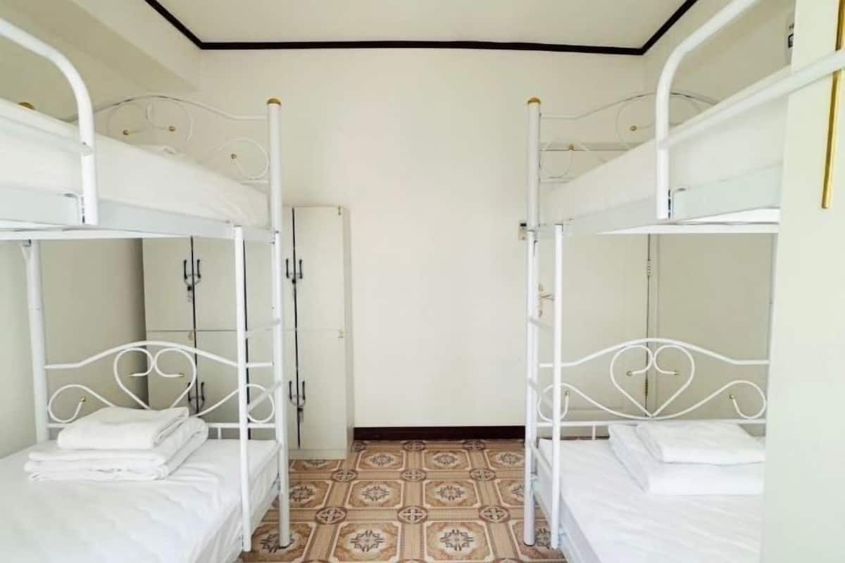 Free WiFi, bed sheets