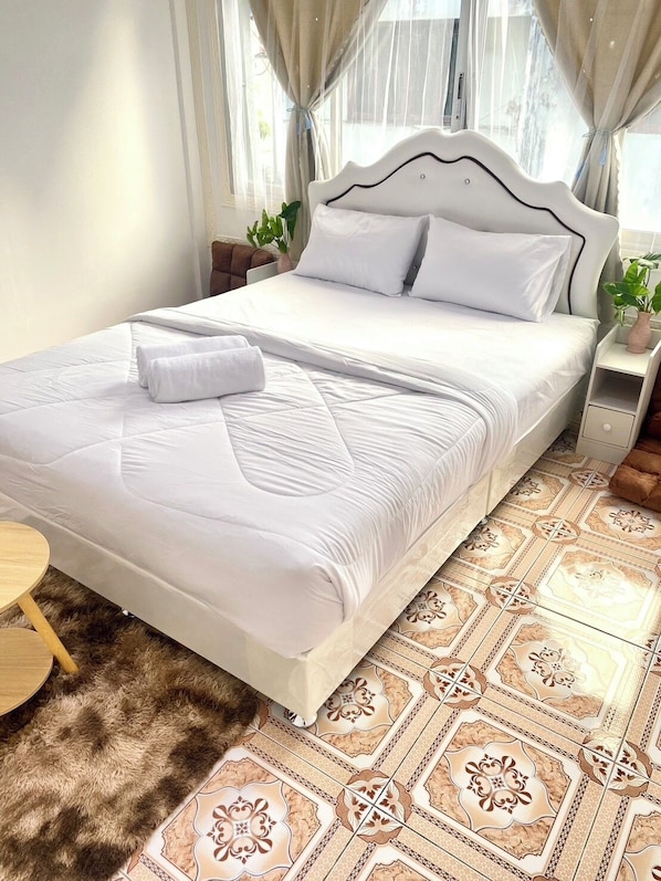 Basic Double Room | Free WiFi, bed sheets