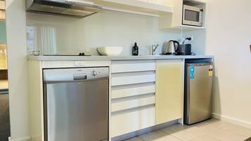 Fridge, microwave, stovetop, dishwasher