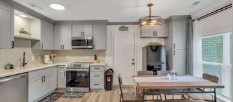 Pooler Charm: Cozy Retreat Minutes from Savannah