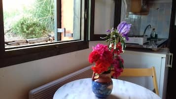 Double Room, Sea View | Private kitchenette | Fridge, stovetop, cookware/dishes/utensils