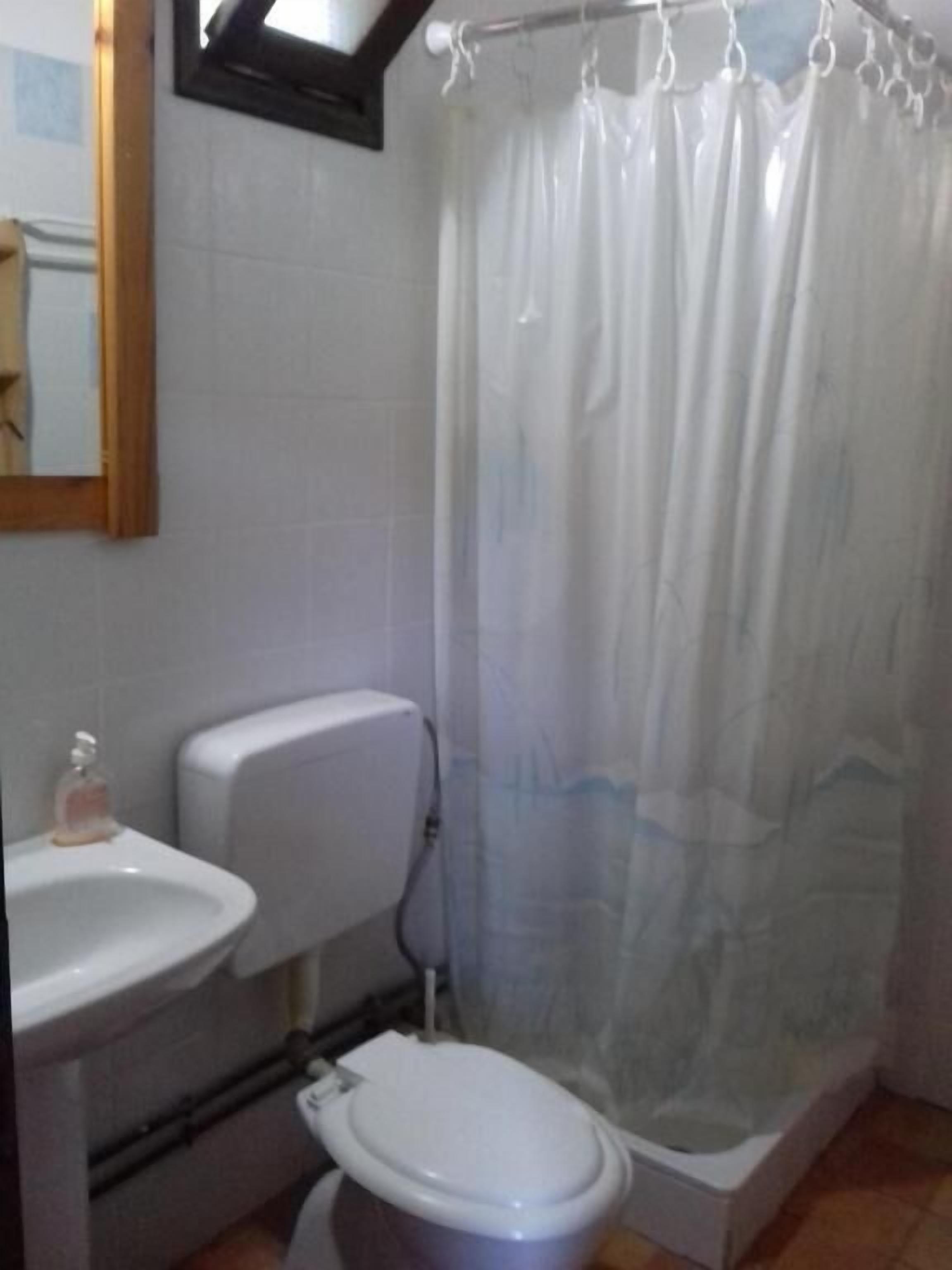 Ducha, toallas, jabón, shampoo
