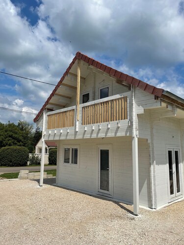 Maison 6-8 Personnes Avec Jeux et Jaccuzi Gonflable - Nahleo Chalet