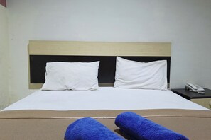 Standard Double Room | Free WiFi, bed sheets