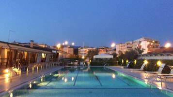 Außenpool (je nach Saison geöffnet)