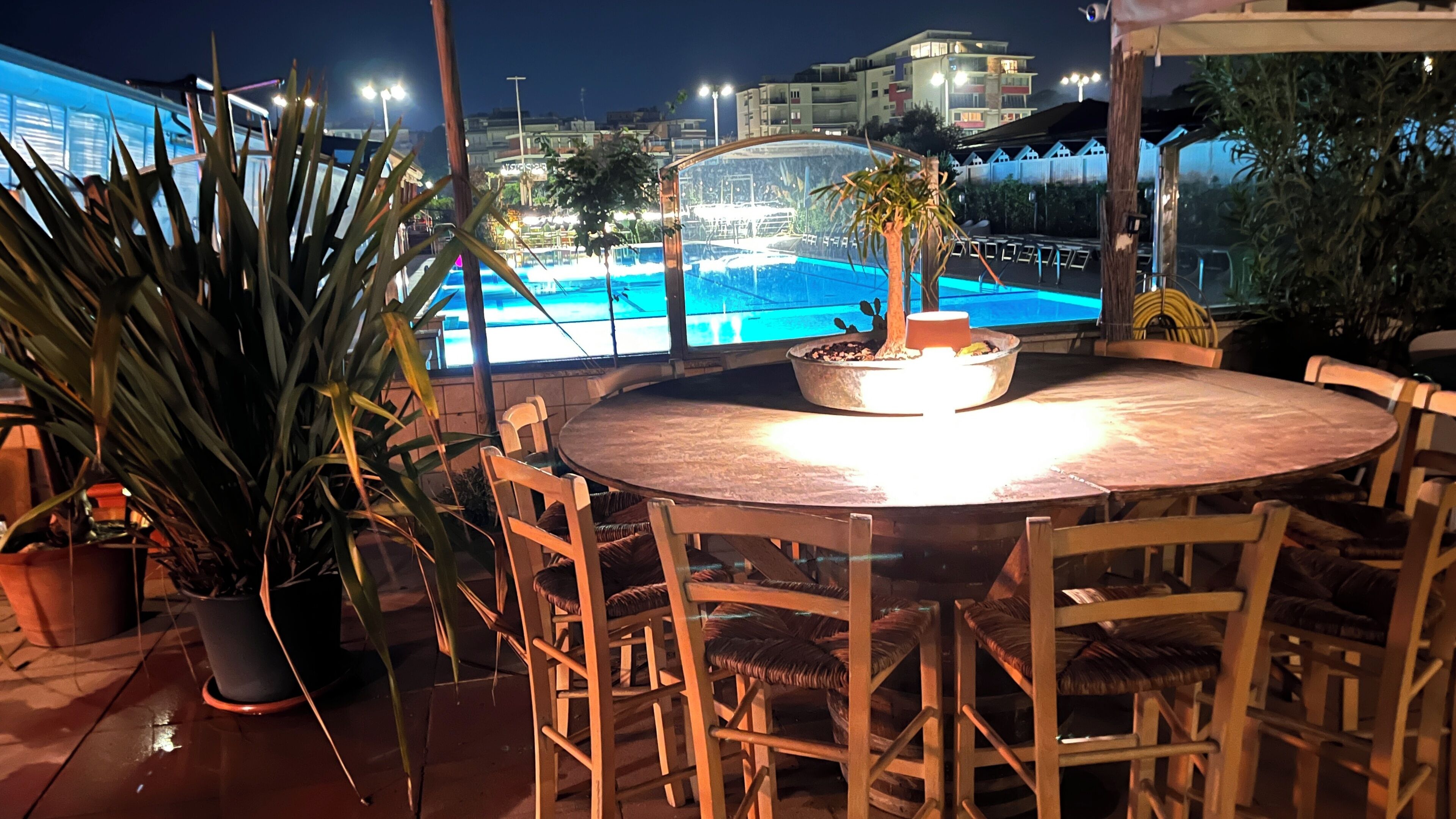 تفاصيل الفندق من الخارج