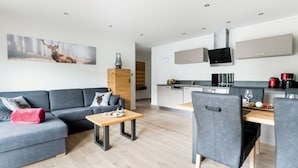 Condo Deluxe | Khu phòng khách