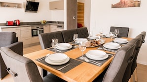 Condo Cao cấp | Khu vực ăn uống tại phòng