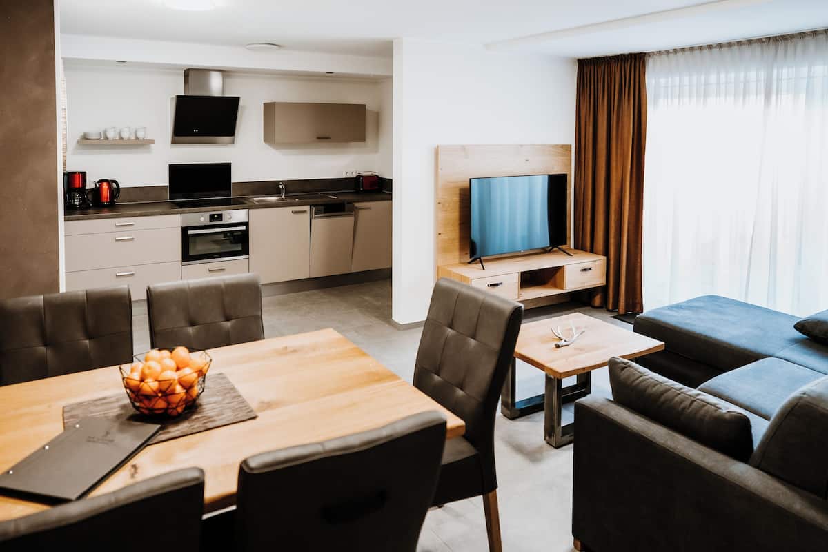 Condo standard | Área de estar | TV LCD, pisos aquecidos, serviços de streaming