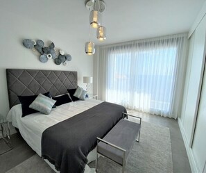 3 Schlafzimmer, Schreibtisch, Bügeleisen/Bügelbrett, kostenloses WLAN