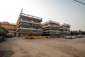 Exterior - Hotel Regents (Palsana)