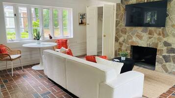 智能电视、壁炉