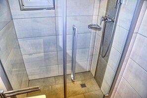 Bathroom - Peaceful Garden Apartment (Fuessen)