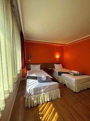 Chambre Standard avec lits jumeaux | Salle de bain | Chaussons