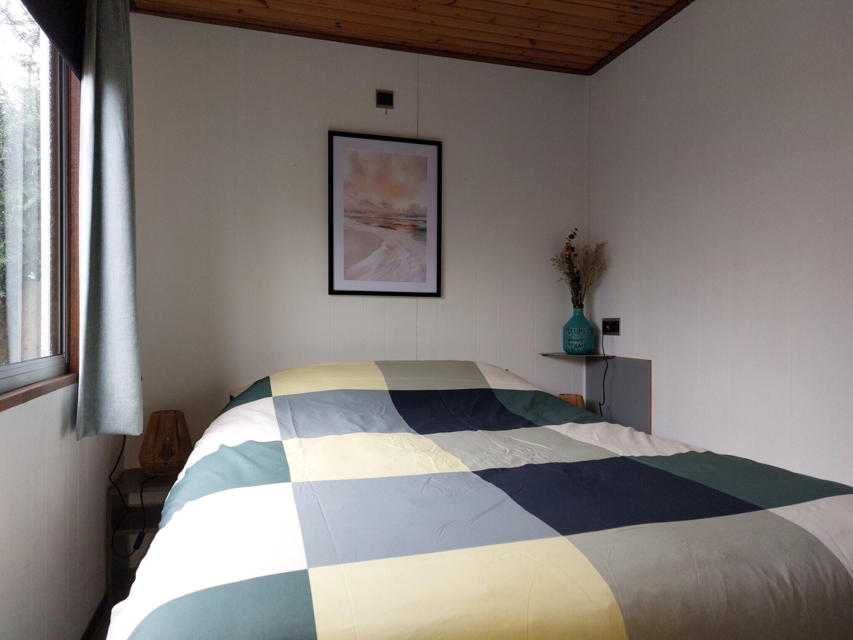 2 bedrooms, individually furnished, bed sheets