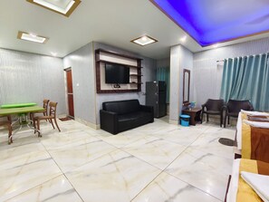 Deluxe Family room | Soundproofing - ICONIC Hotel Digha (Kanthi)