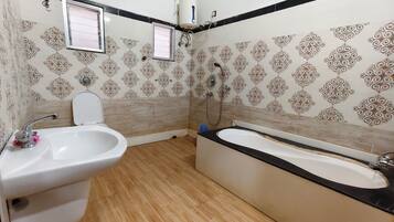 Habitación familiar, varias camas | Baño