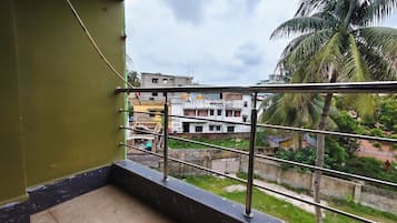 Deluxe Double room with Balcony | Soundproofing