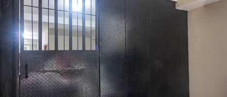 Pintu masuk properti