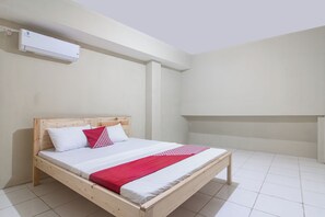 Double Room - SPOT ON 93871 Tanah Abang Residence 22 (Jakarta)