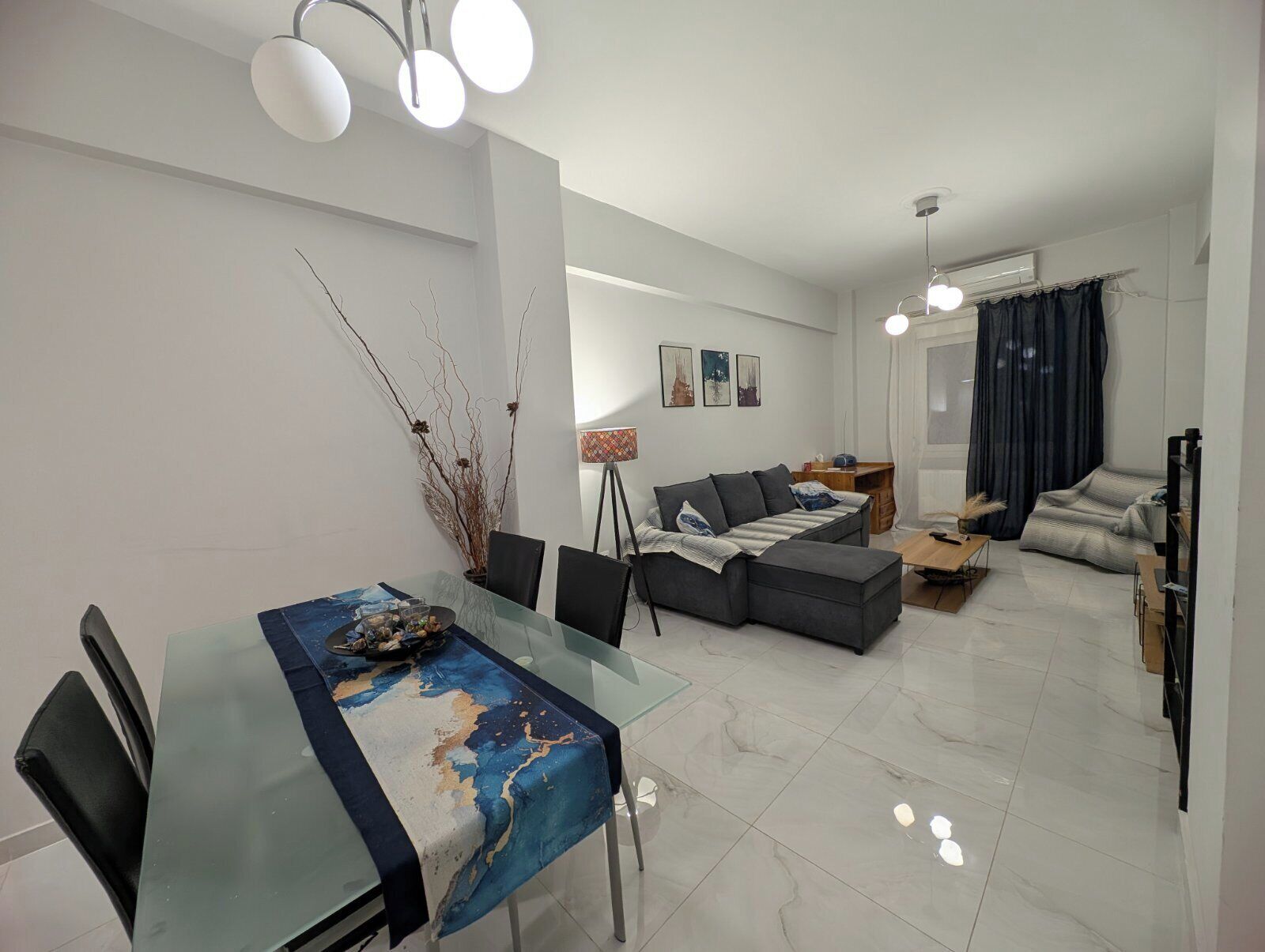 Smart TV, books, stereo