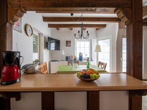 House | Private kitchen | Oven, electric kettle, toaster, highchair - Felsberg Modern Retreat (Eslohe)