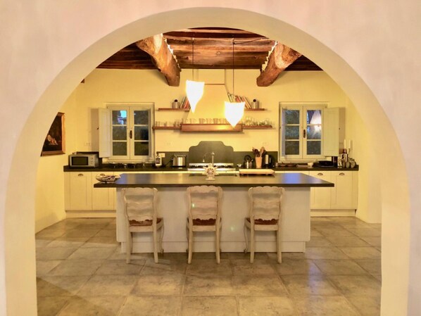 Private kitchen - Villa Near Cortona With Pool & Countryside Views (Cortona)