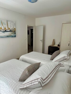 2 bedrooms, desk, iron/ironing board, free WiFi