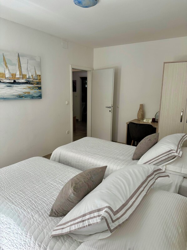 2 bedrooms, desk, iron/ironing board, free WiFi