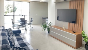 Living area - Desfrute de Momentos Inesquecíveis em Caldas Novas! Casa Aconchegante 3 Suites (Portal das Águas Quentes Caldas Novas)