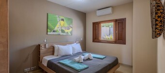 Spanish Water Apartments - Garden View