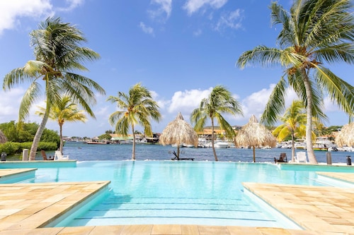 Spanish Water Apartments - Terrace