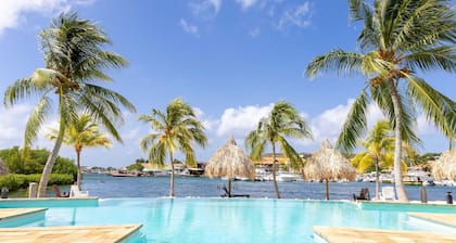 Spanish Water Apartments - Terrace